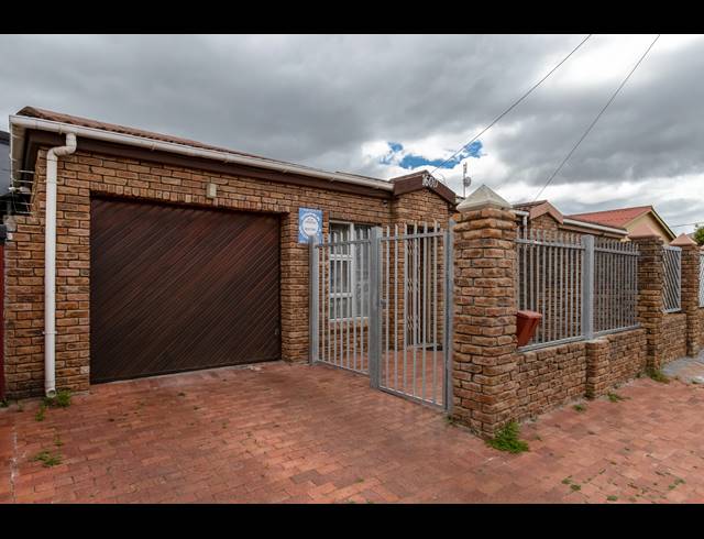 3 BEDROOM HOUSE TO LET IN CRAWFORD